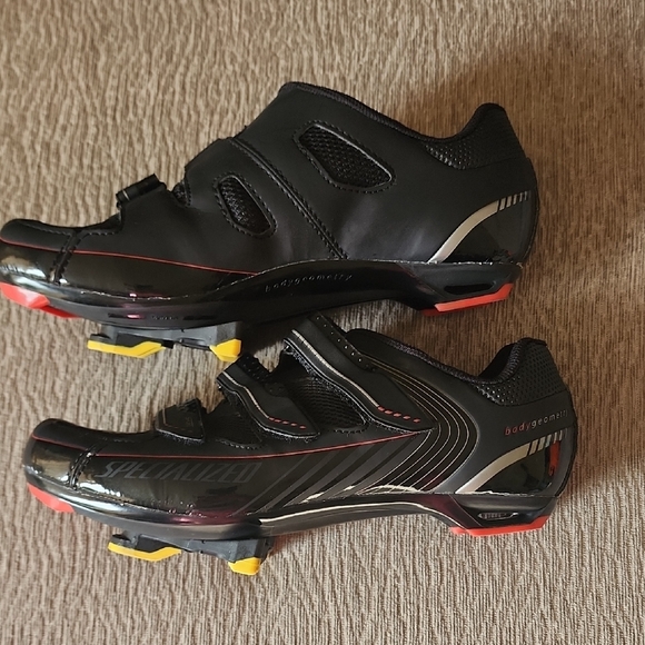 Specialized Black and Red Cycling Shoes - Picture 2 of 11